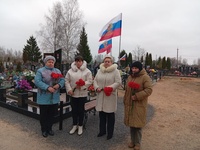 Мы склоняем головы перед всеми, кто, не щадя себя, сражается за мирное будущее России!